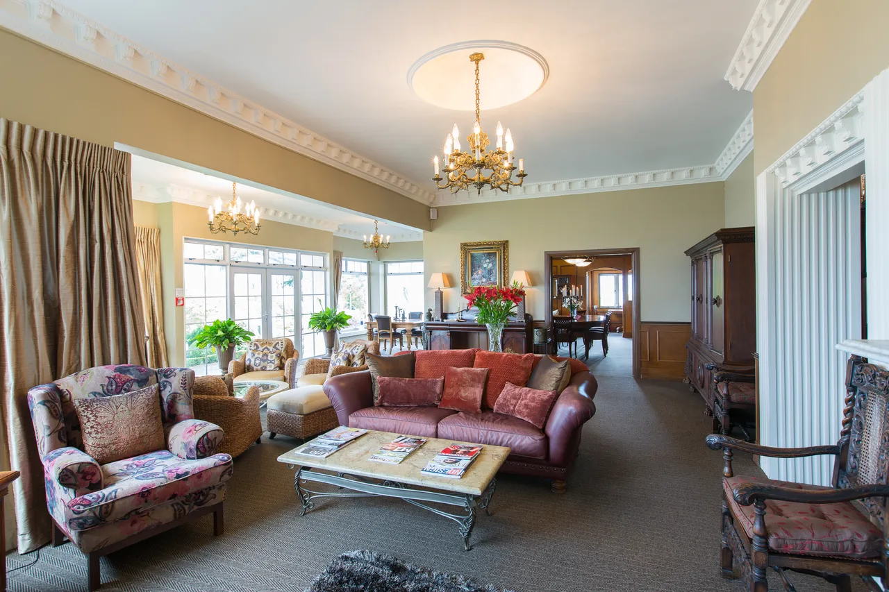 On the Point_living room_1