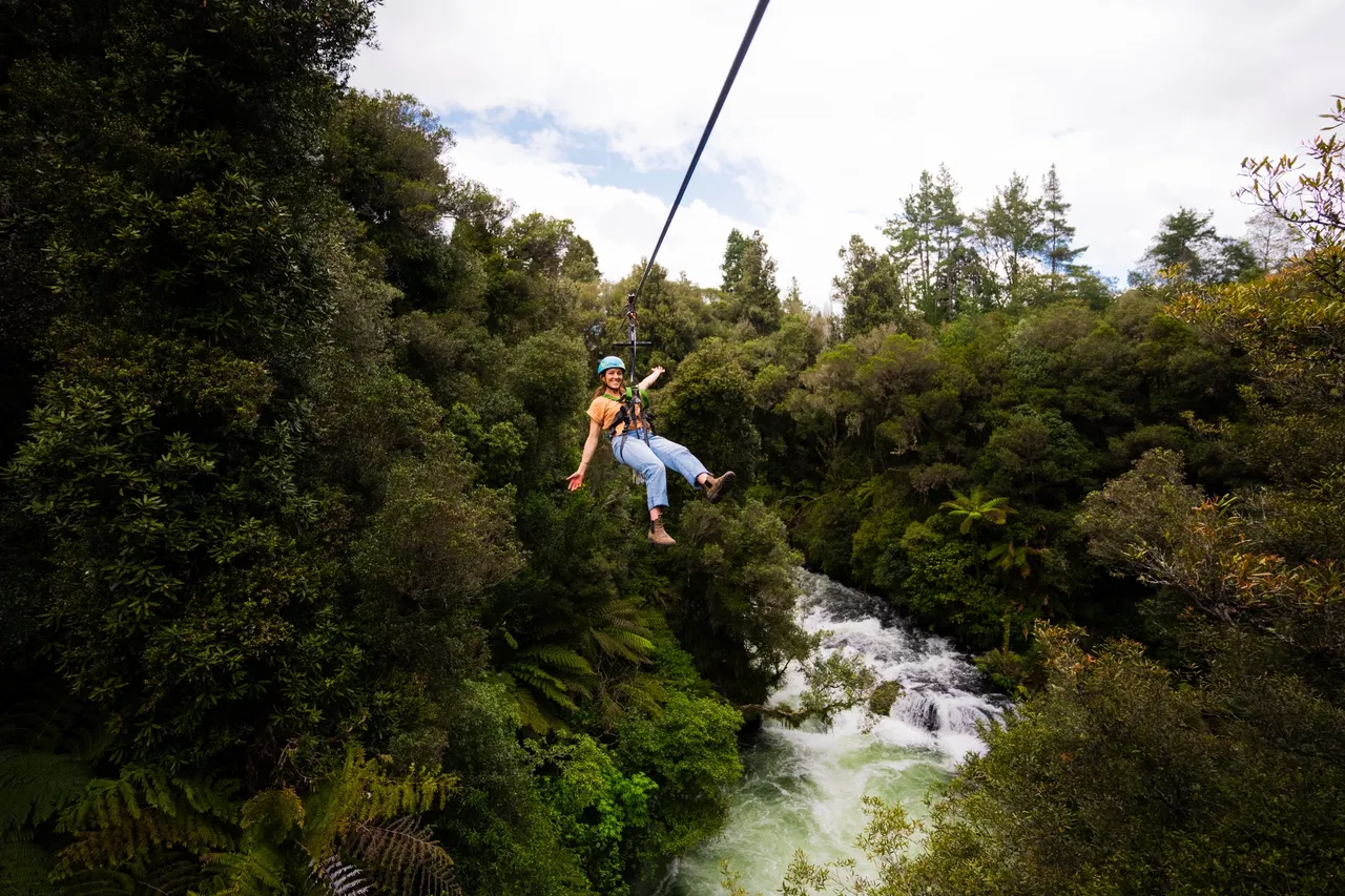 Rotorua Ziplines - Ziplining over Kaituna River
