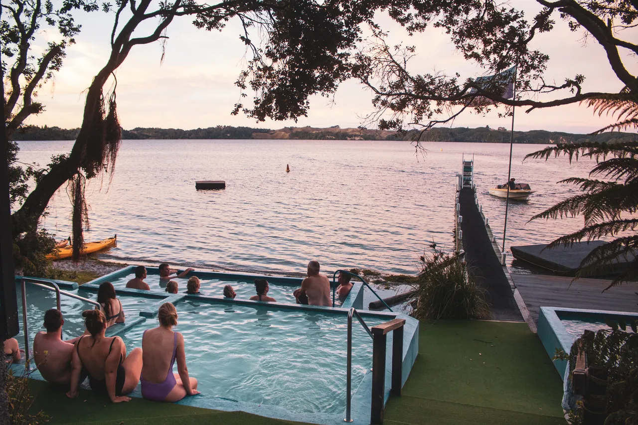 Waimarino Kayak Tours_manupirua hot pools