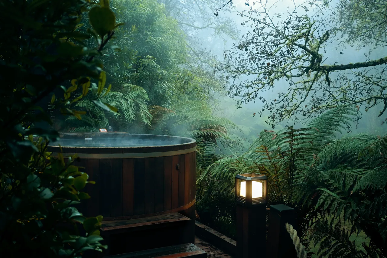 Secret Spot Hot Tubs - Mist winter morning
