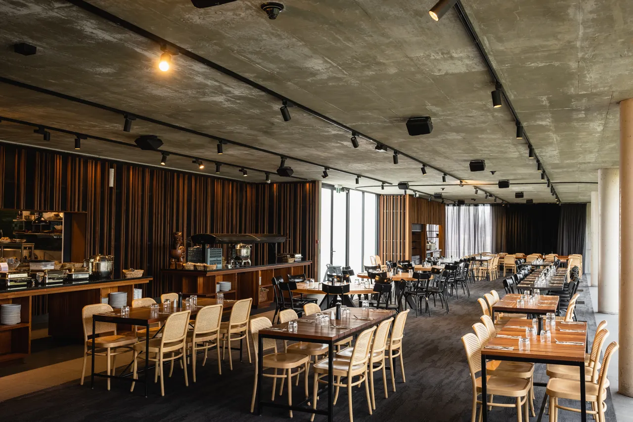 Te Puia_Pataka Kai Restaurant long shot_Cameron Mackenzie