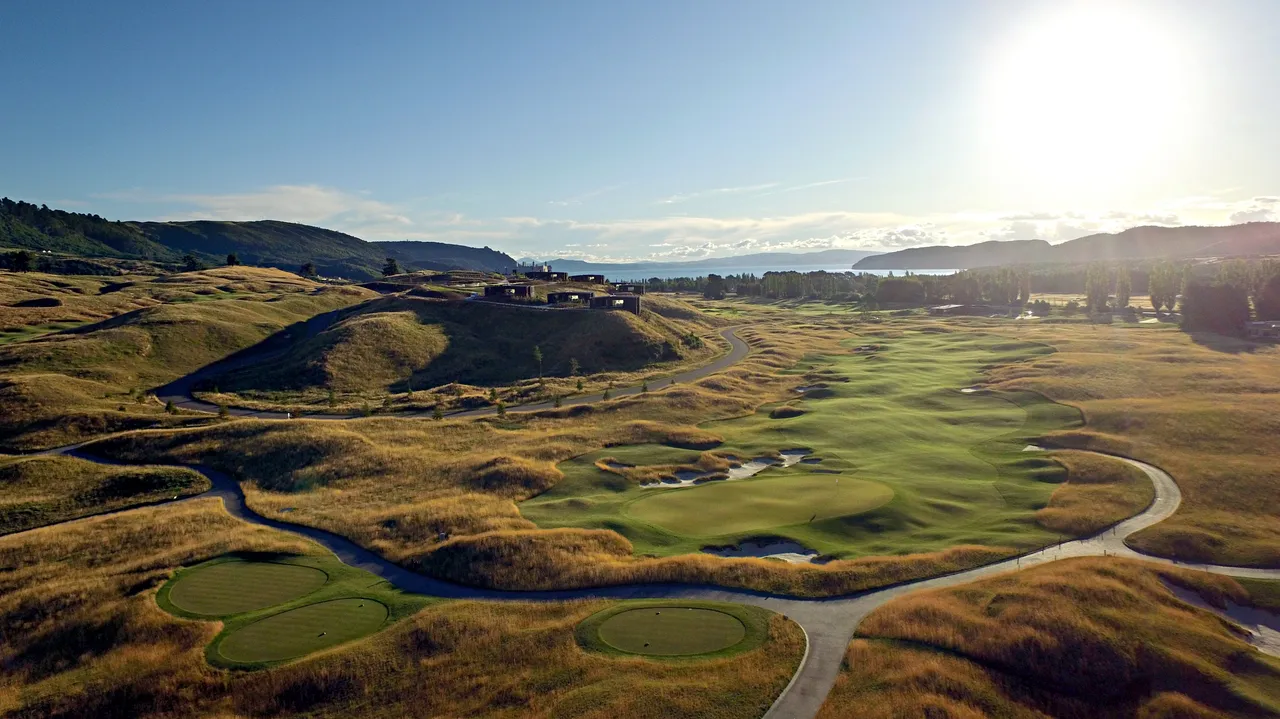 Kinloch Manor & Villas_drone villas golf course lake_hero