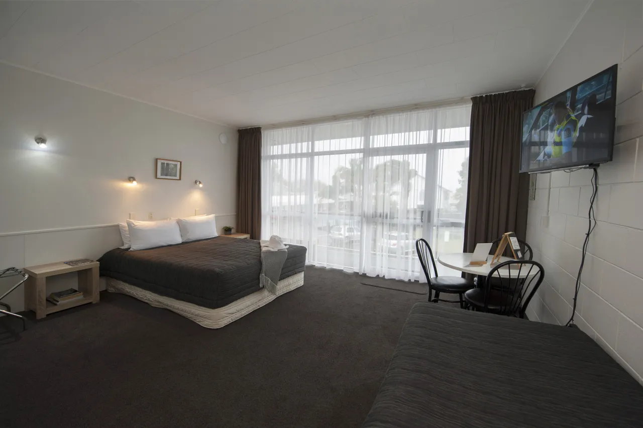 Aura Accommodation_queen bedroom