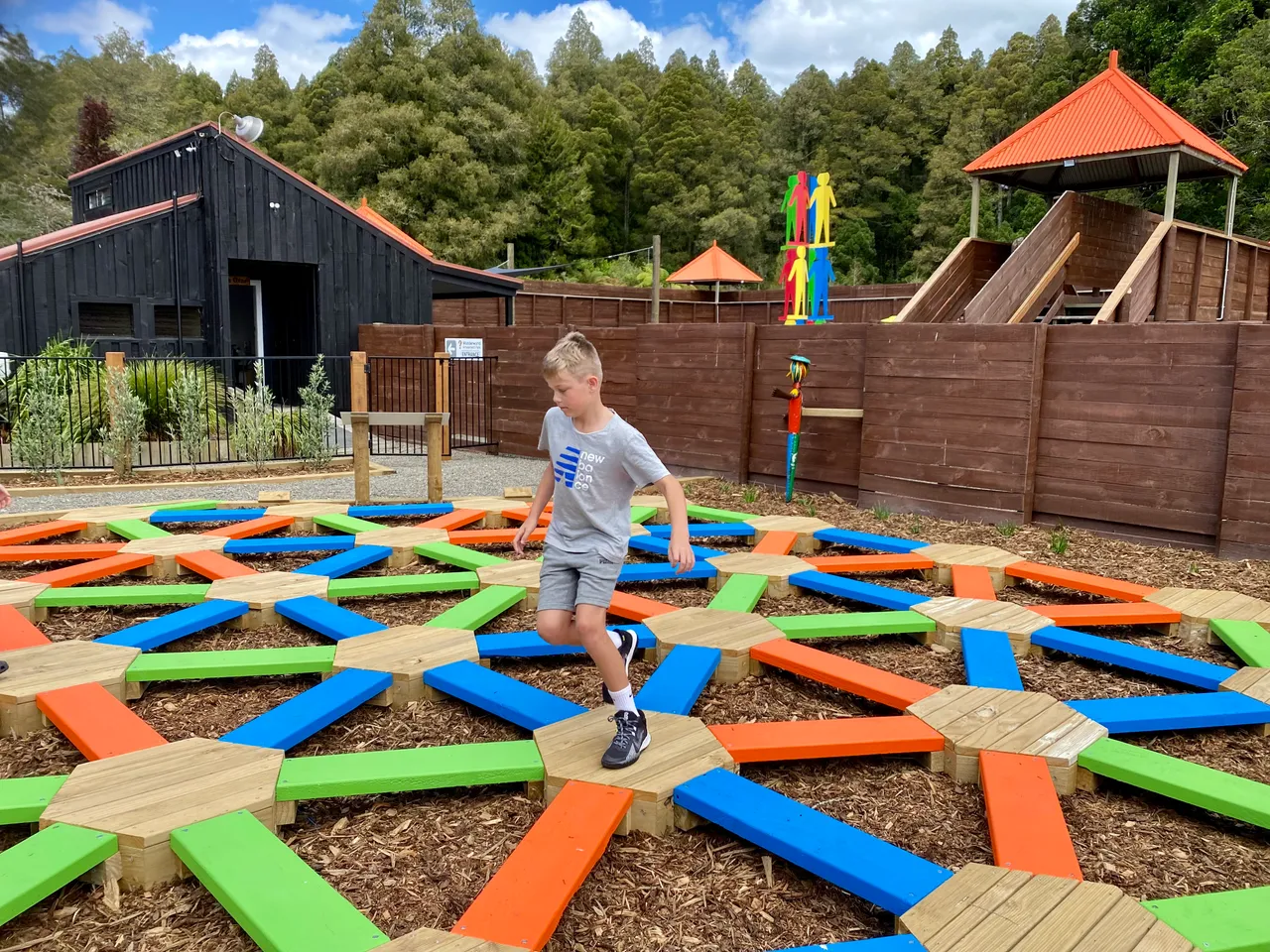 Wonderworld Amazement Park_Colour Maze