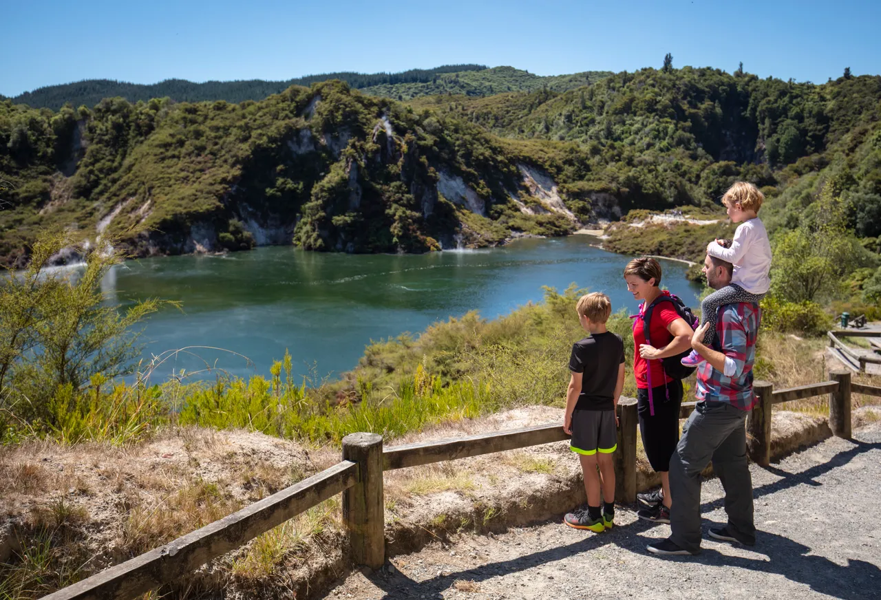 Waimangu Volcanic Valley_family at frying pan lake_credit graeme murray