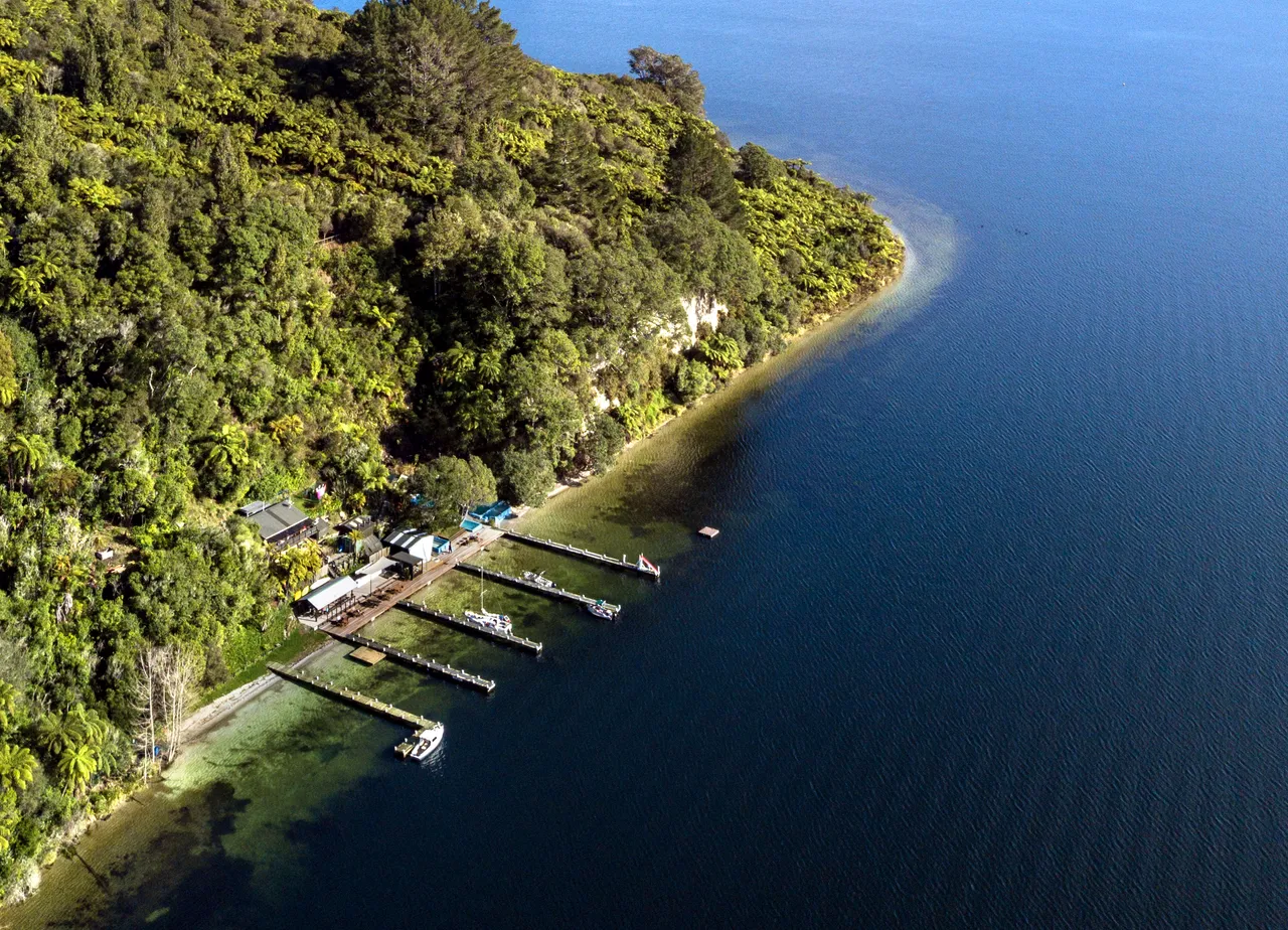 Pure Cruise_Manupirua Hot Pools jetties_03