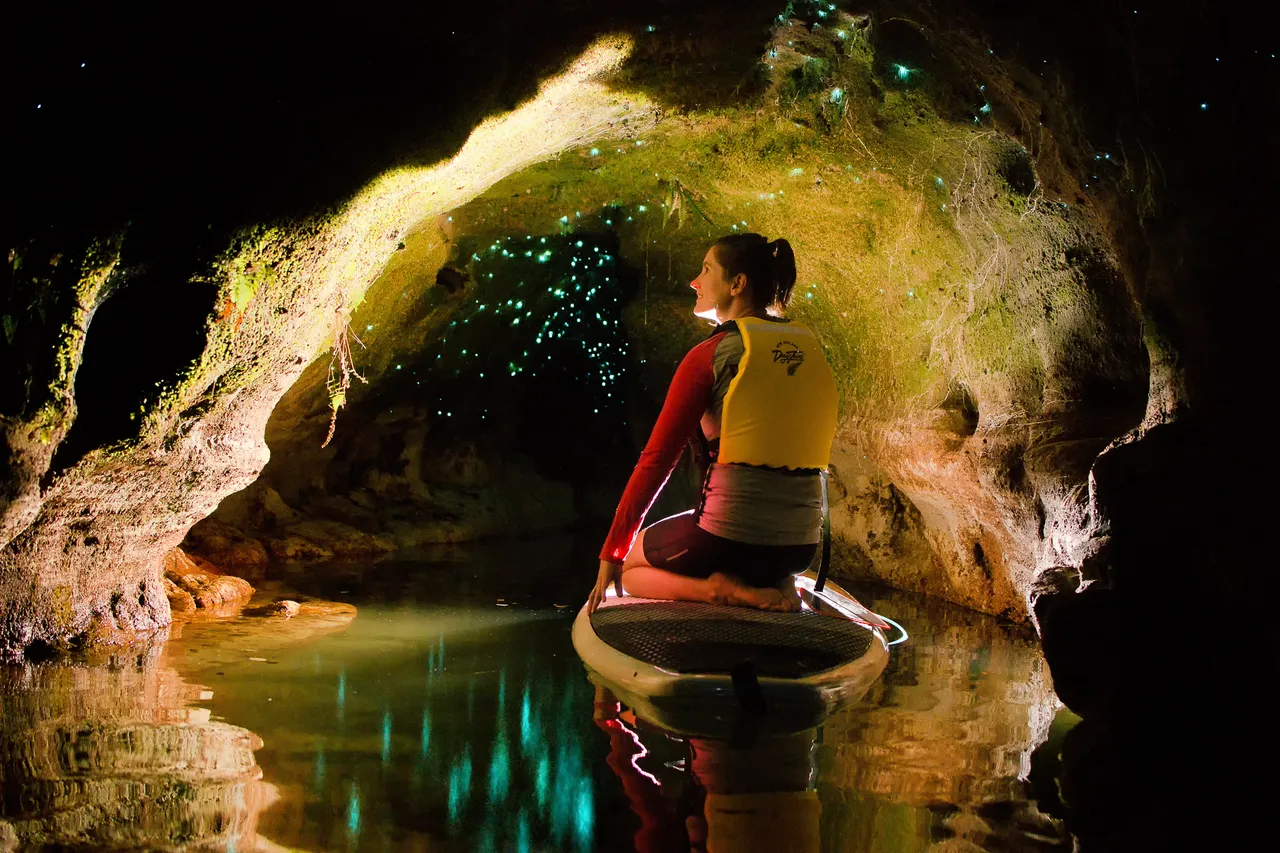 Paddle Board Rotorua_paddle board glow worm cave