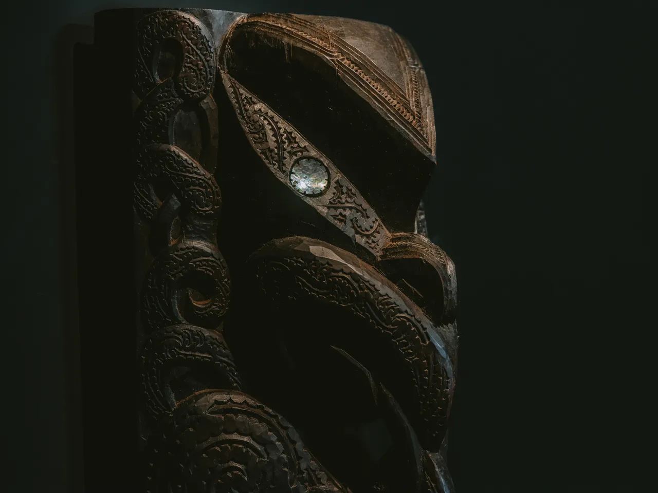 Te Puia_carved pou_credit Reuben James