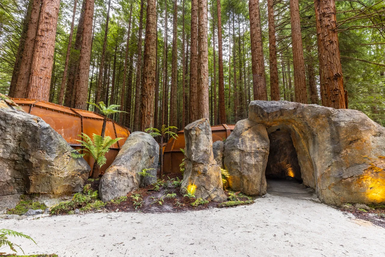 Redwoods Glowworms_Cave Entrance