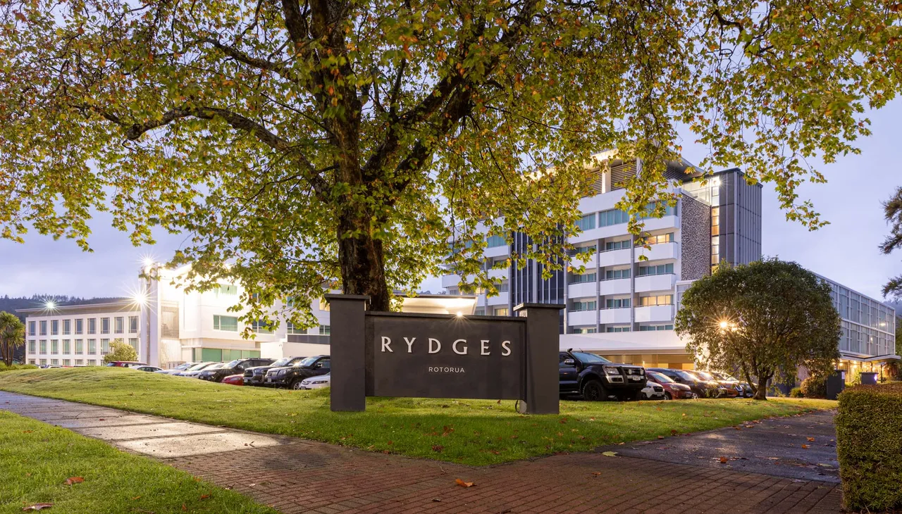 Rydges Rotorua_Front_Vaughan Brookfield