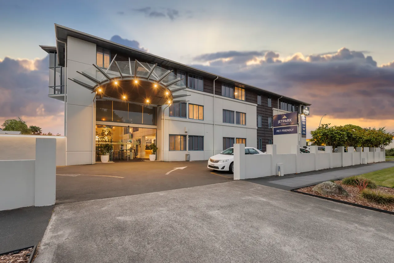 Jet Park Hotel_Exterior