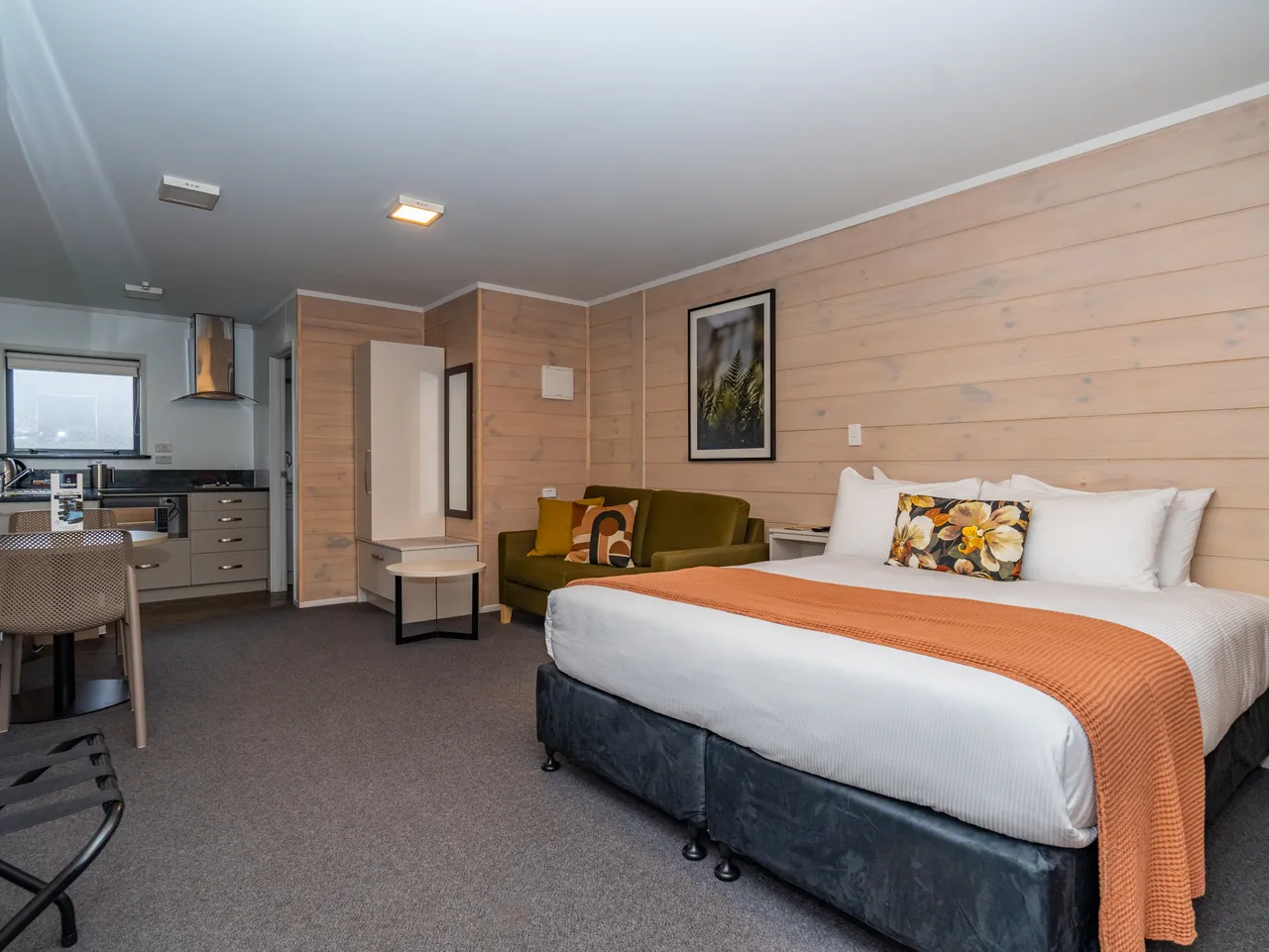 Tasman_studio motel room with kitchen