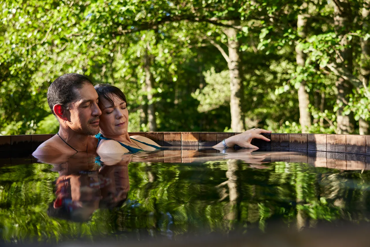Secret Spot Hot Tubs Rotorua - Couple embracing 