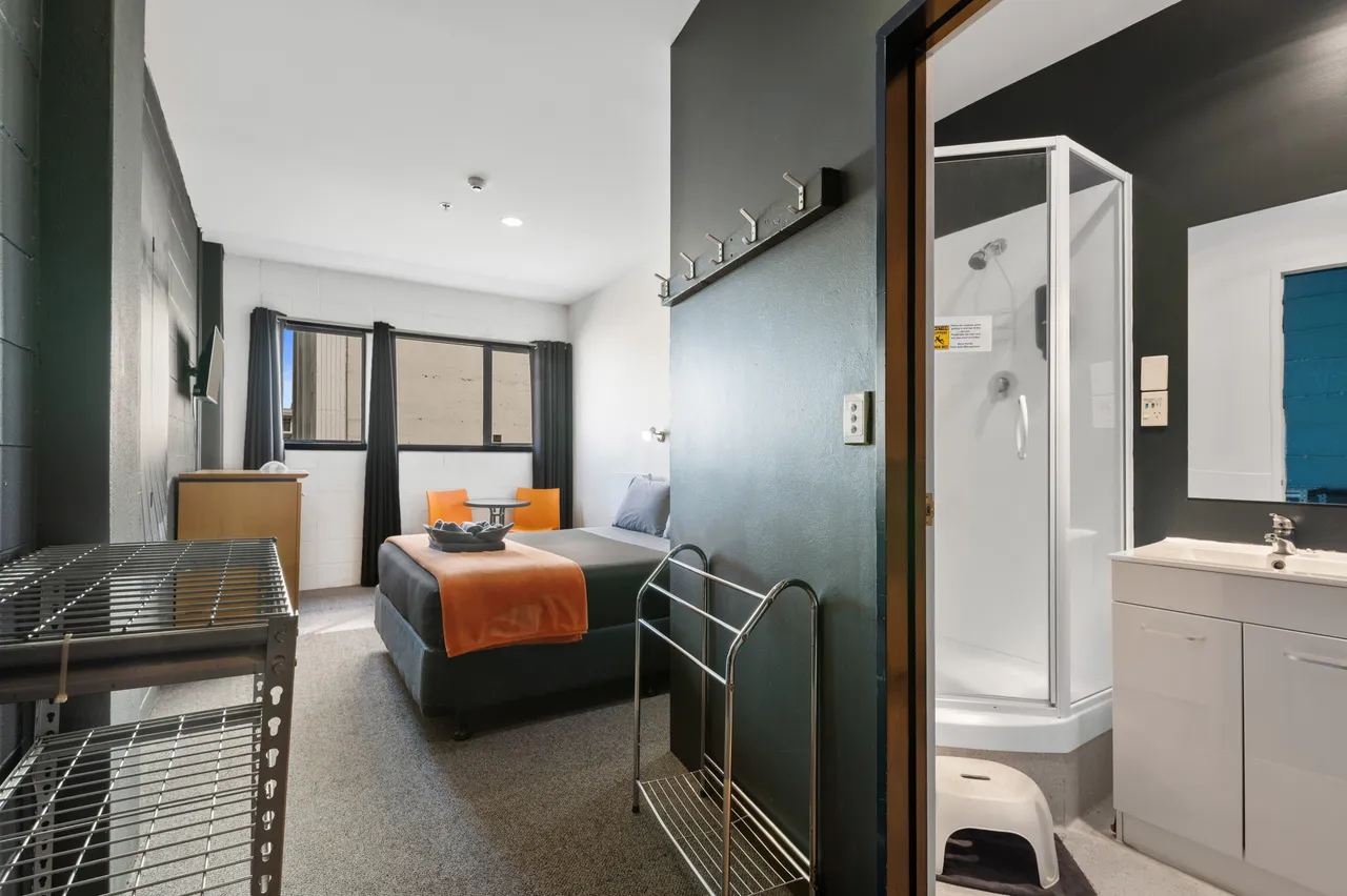 Rock Solid Backpackers - Private Ensuite