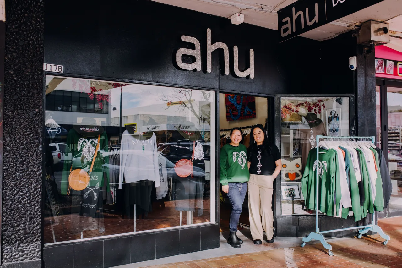 Ahu Boutique_Storefront_credit Adrienne Whitewood