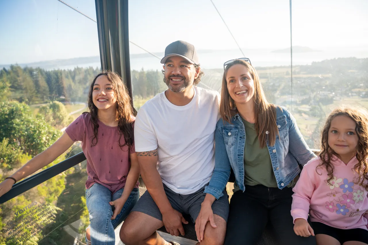 A family in the Skyline Rotorua Gondola
