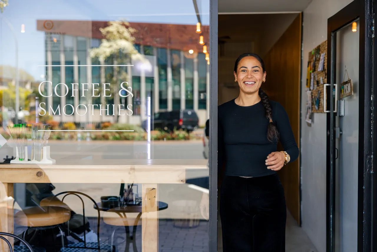 Snug Coffee Smoothie Shop Barista