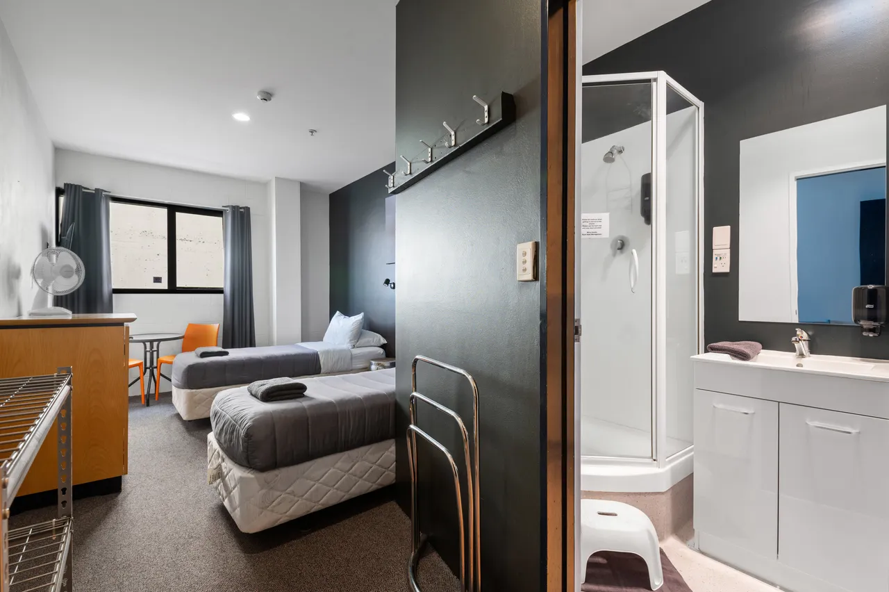 Rock Solid Backpackers - Private Twin Room