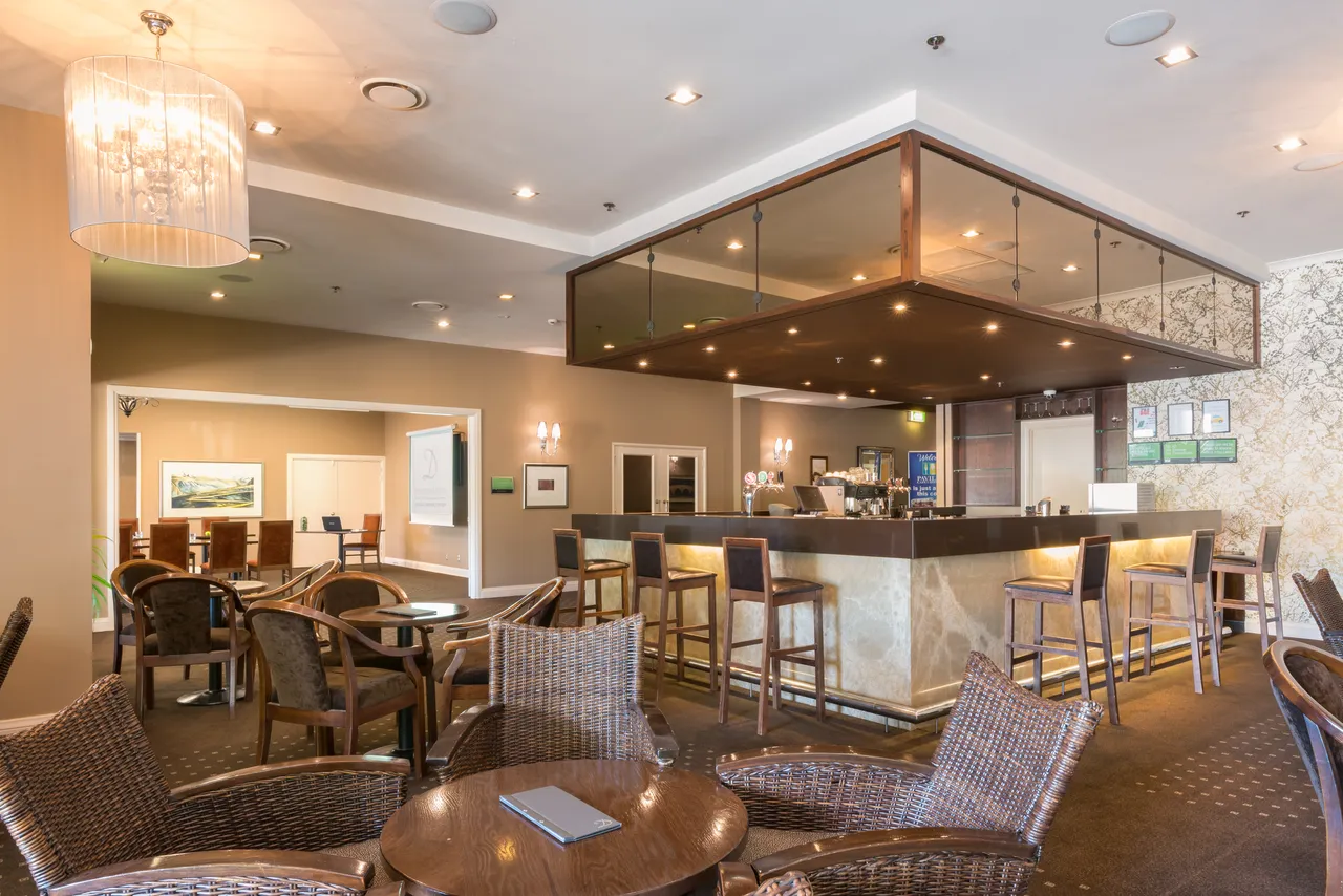 Distinction Hotel Rotorua_D Bar_lounge