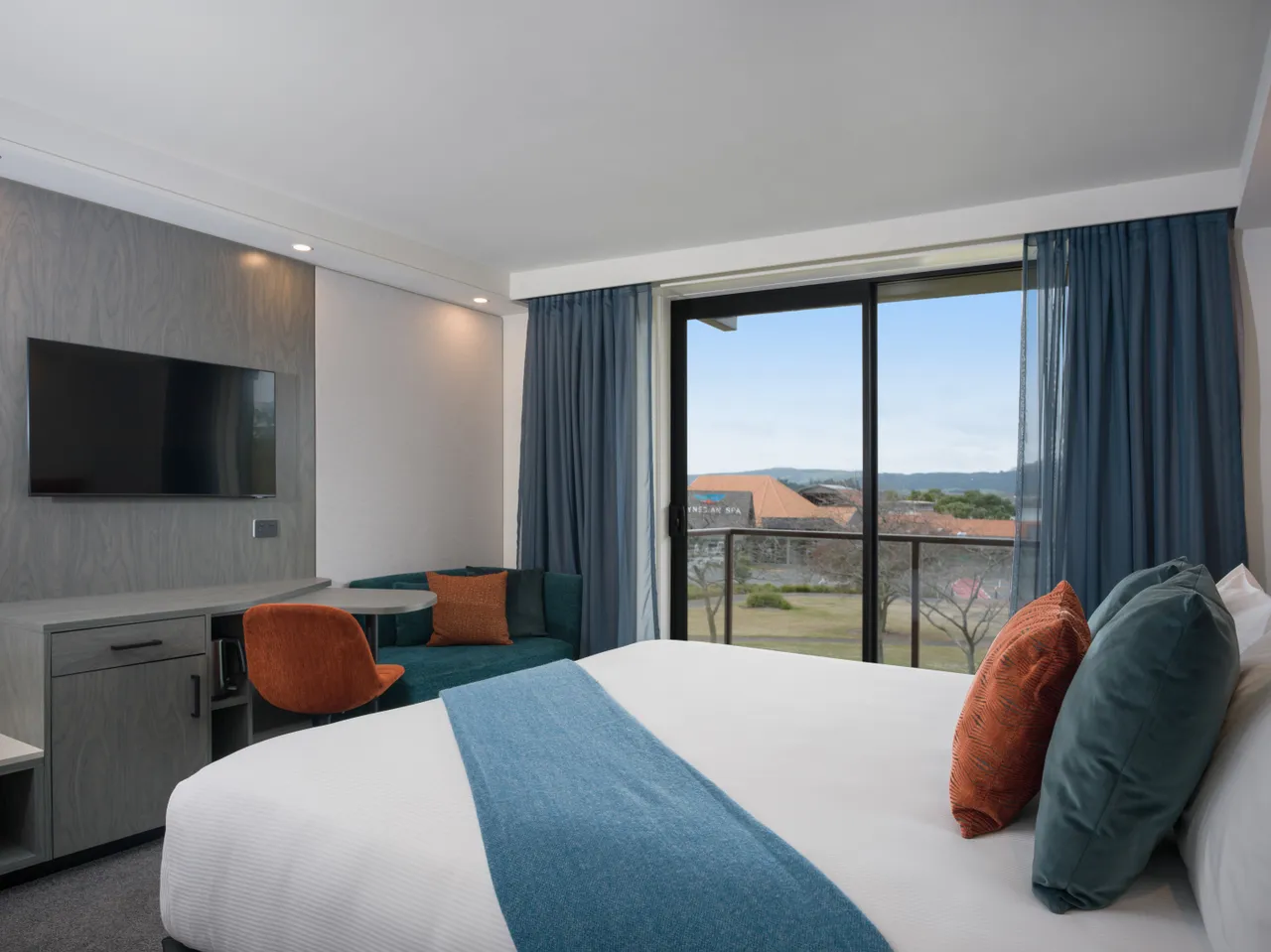 Deluxe King Lake Facing at Millennium Hotel Rotorua