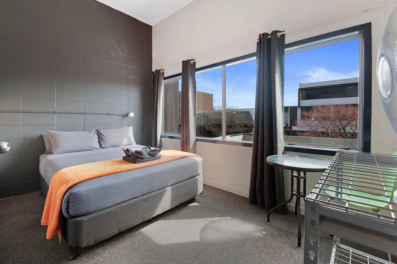 Rock Solid Backpackers - Private Room 3