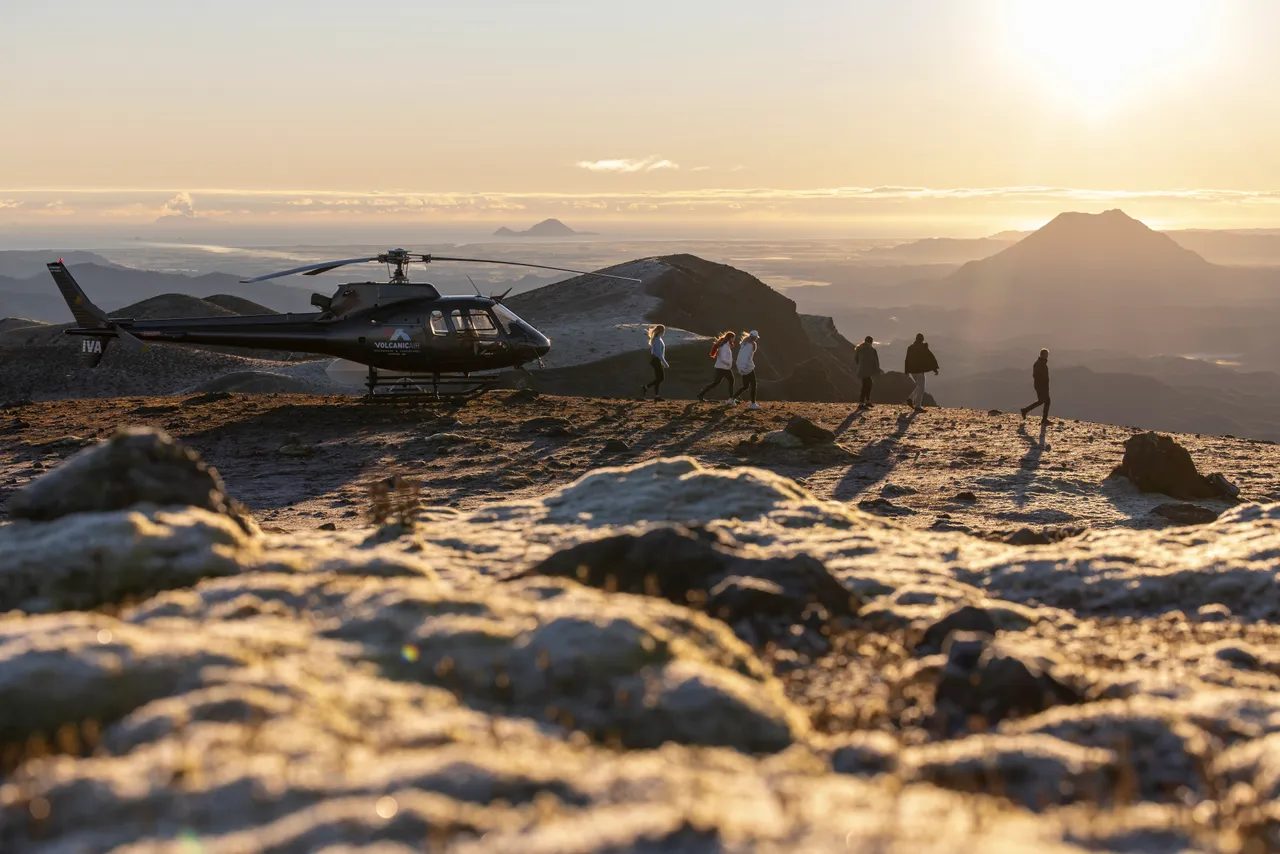 Volcanic Air_Mt Tarawera_heli distant