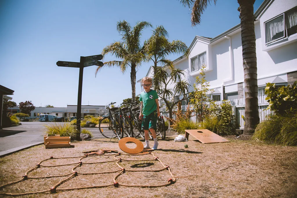 Aura Accommodation_tic tac toe