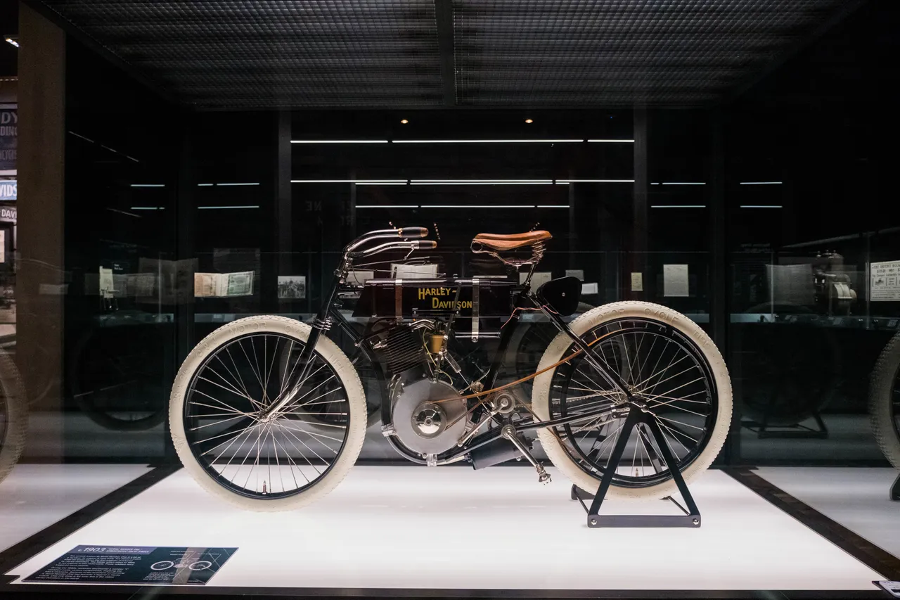 VM_HarleyDavidsonMuseum_005