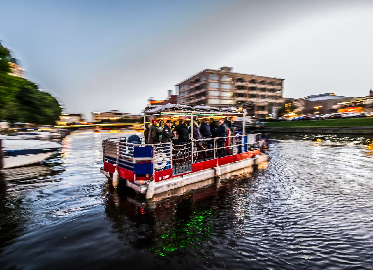 VM_PaddleTavern_012