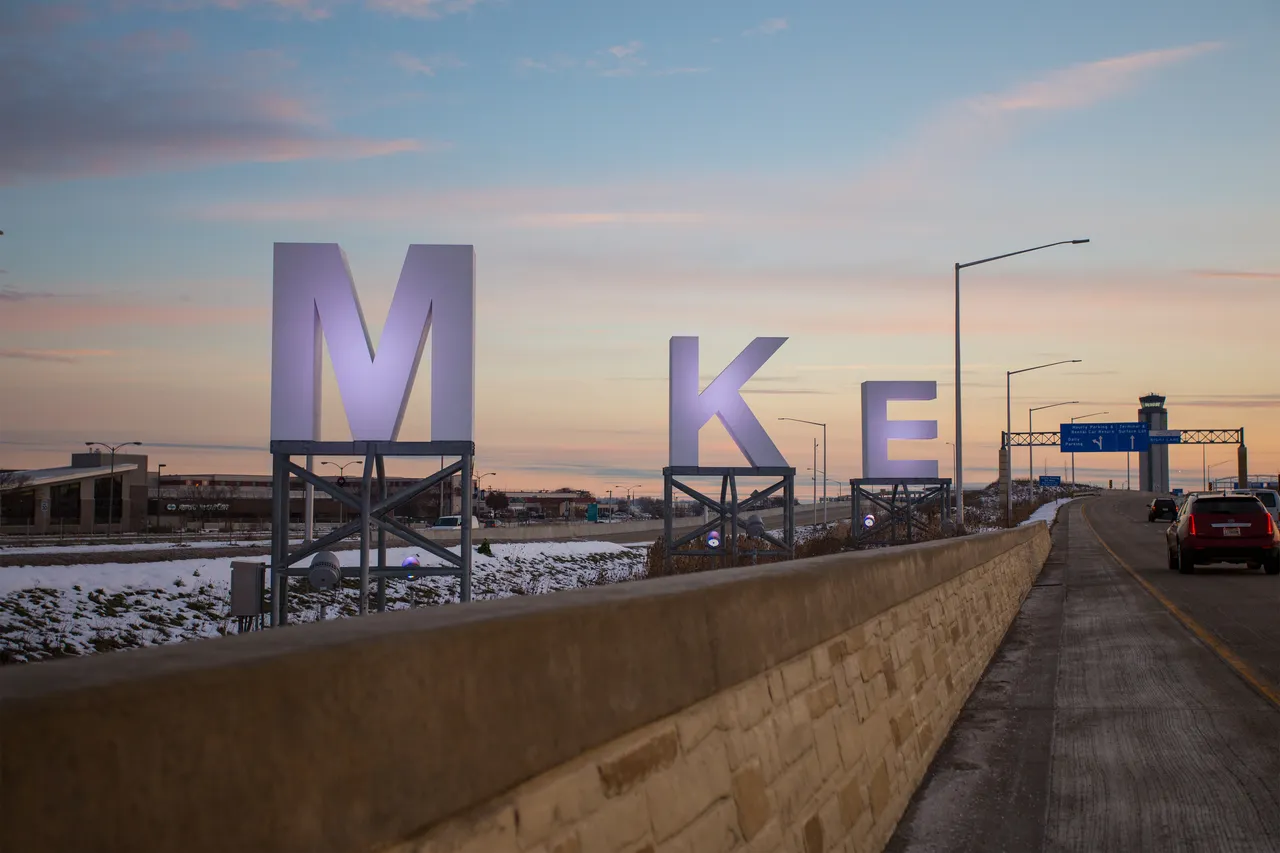 VM_GeneralMitchellAirport_MKE_Letters