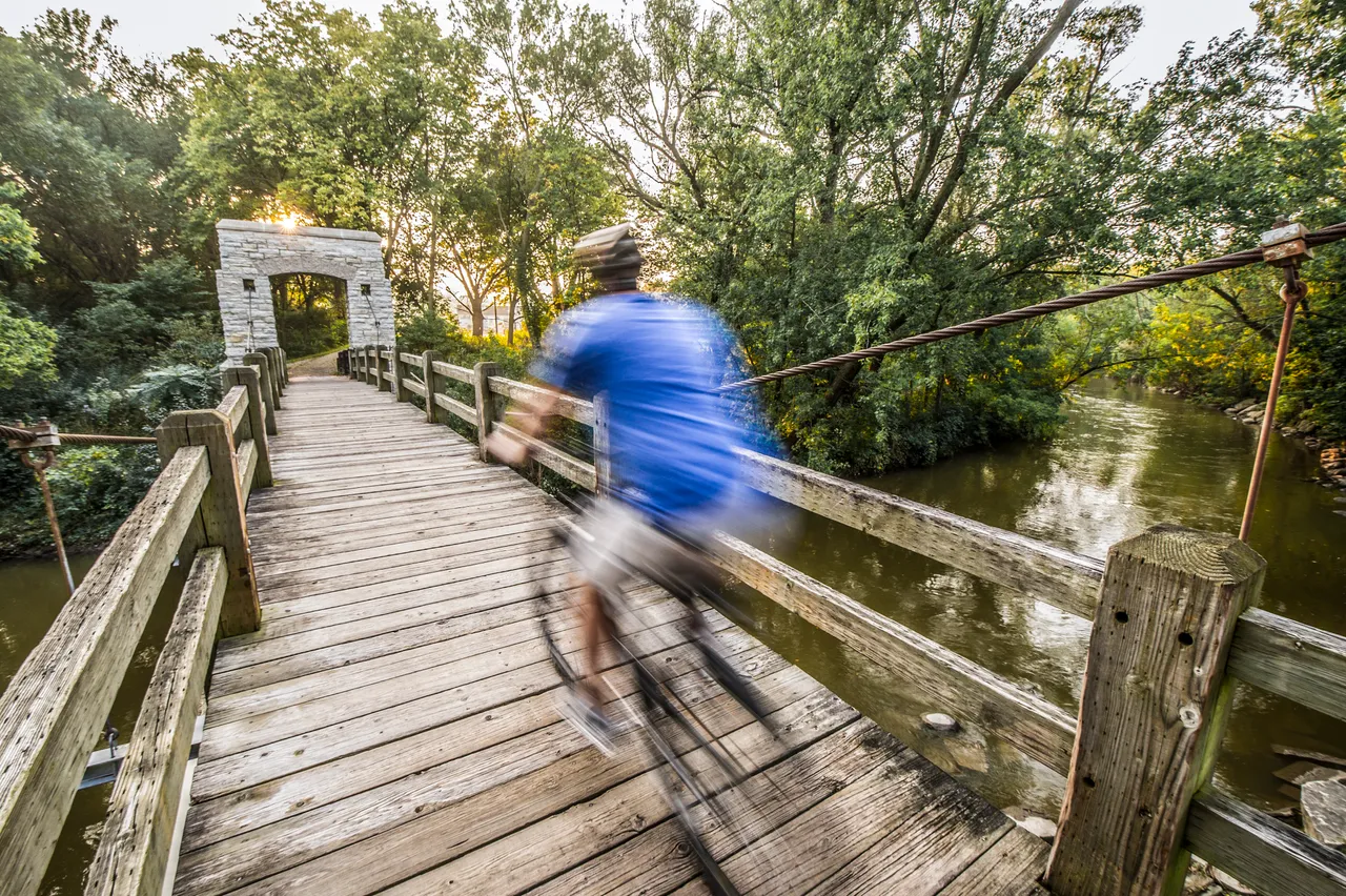 VM_Wauwatosa_TosaBridge_001