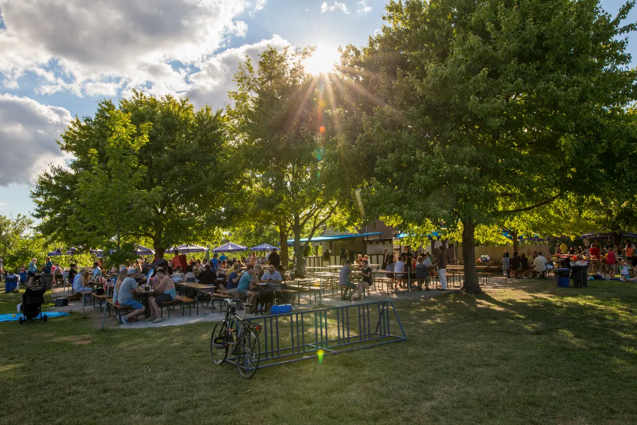 VM_Estabrook_BeerGarden_261