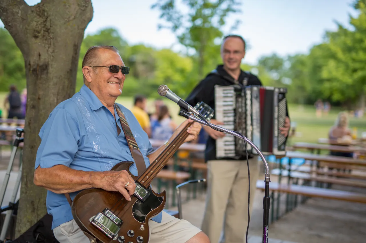 VM_Estabrook_BeerGarden_240