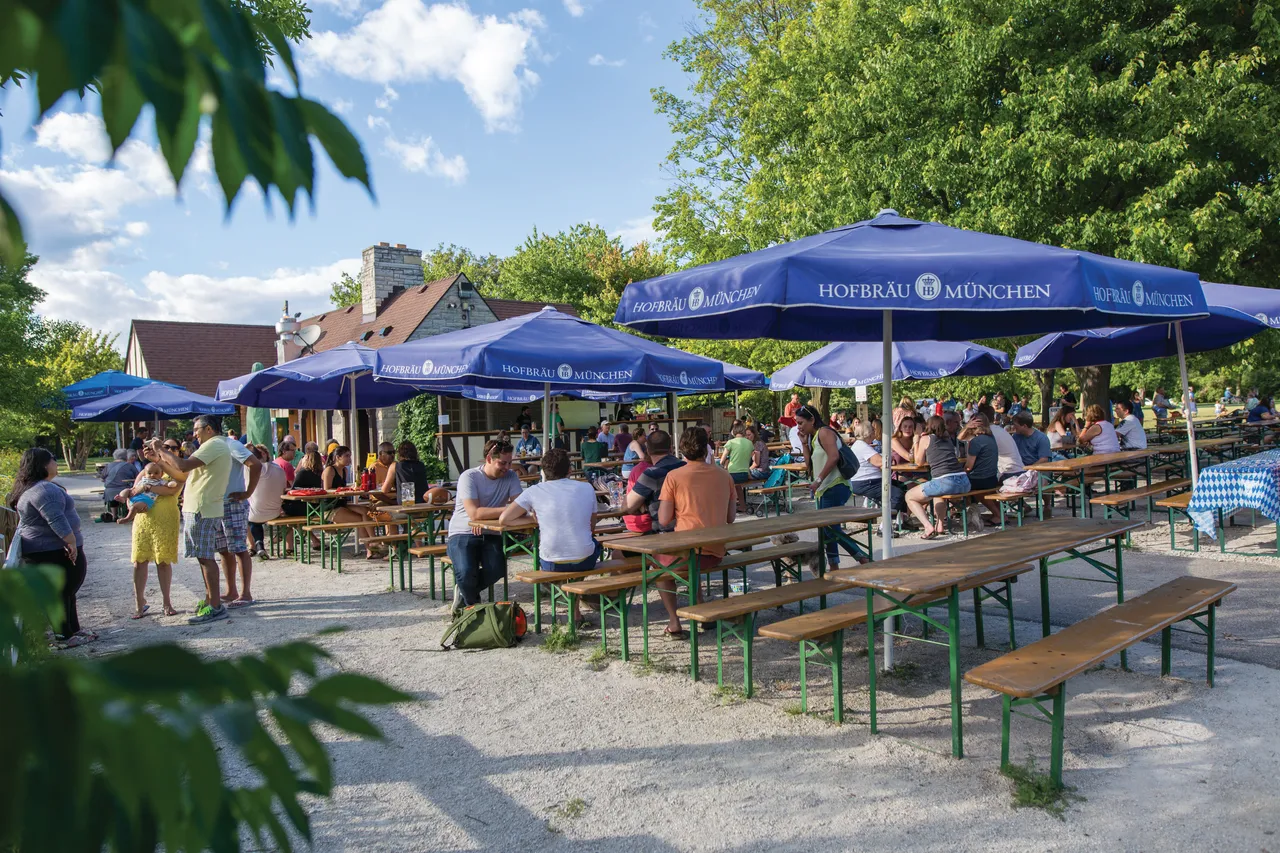 VM_Estabrook_BeerGarden_257