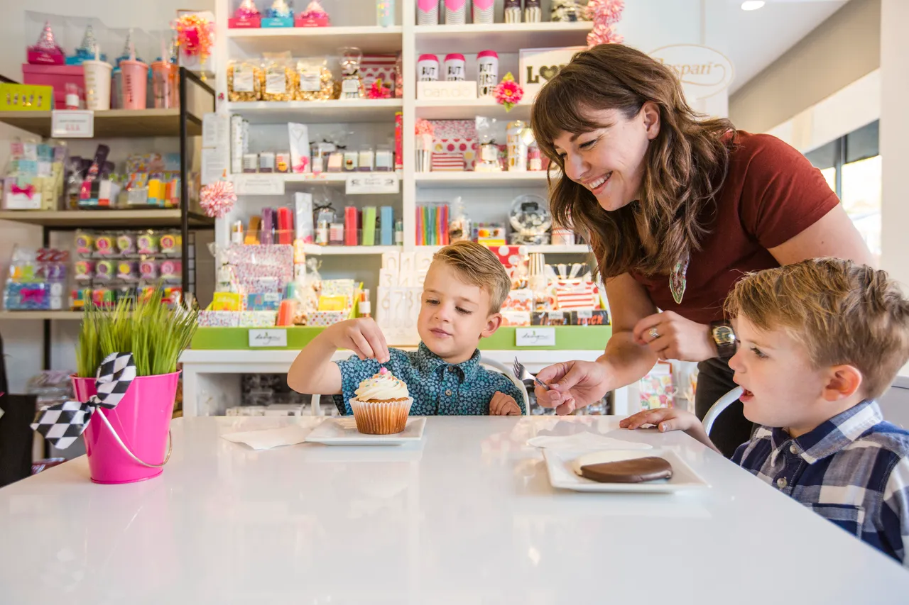 VM_SimmasBakery_Wauwatosa_Family_018