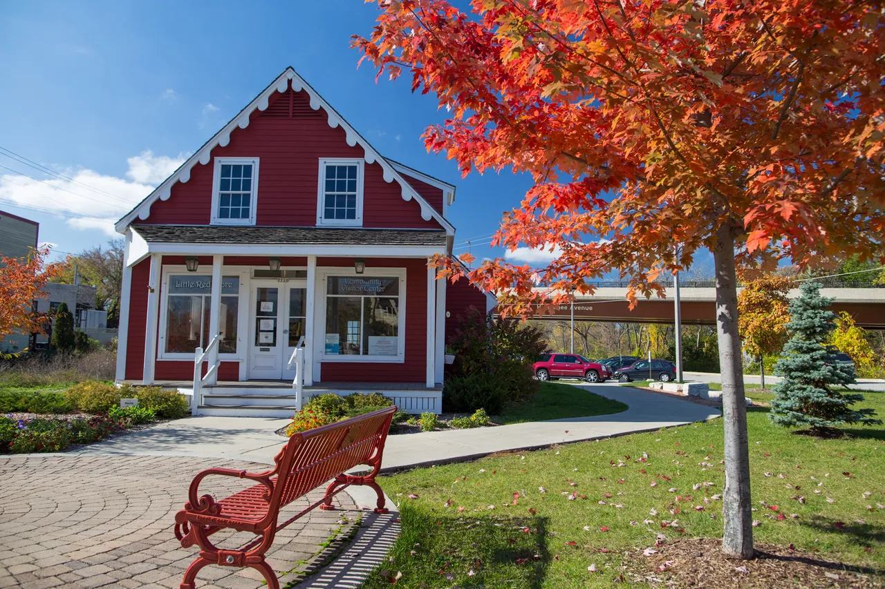 VM_Wauwatosa_LittleRedStore_4