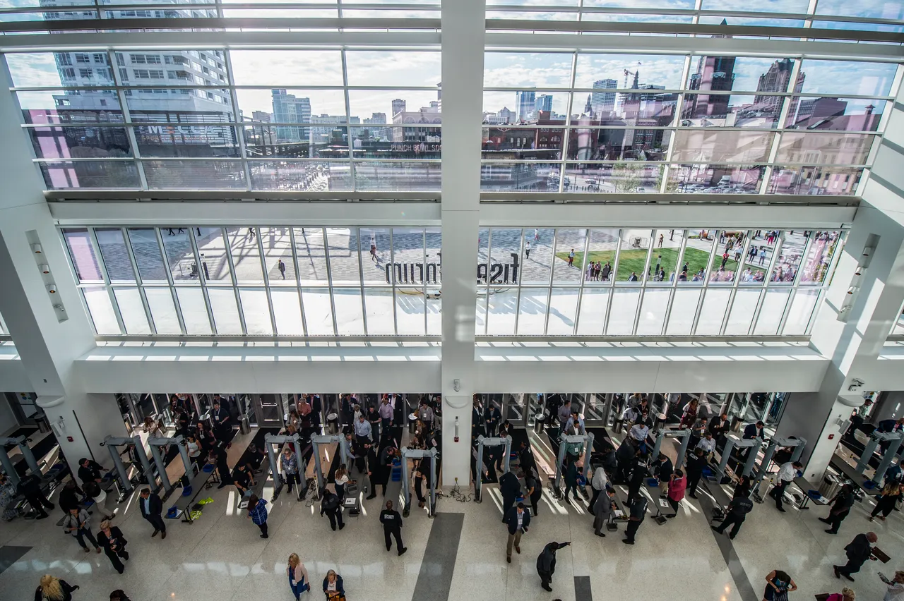 VM-FiservForum-NML-Meeting-Convention-547