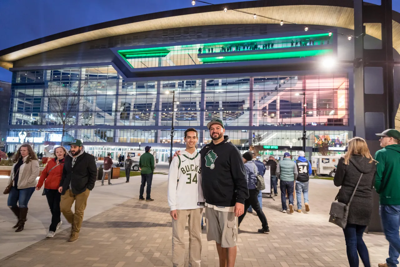 VM-MilwaukeeBucks-EntertainmentBlock97