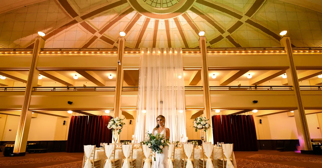 VM-WCD-Milwaukee-Miller High Life Theatre-Wedding-002