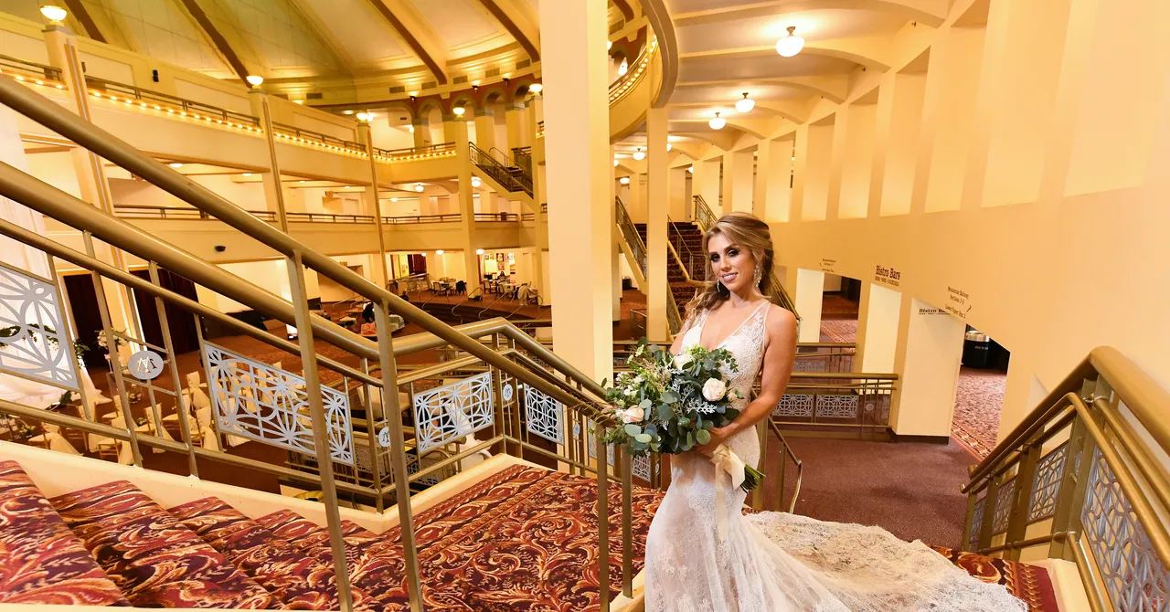 VM-WCD-Milwaukee-Miller High Life Theatre-Wedding-004