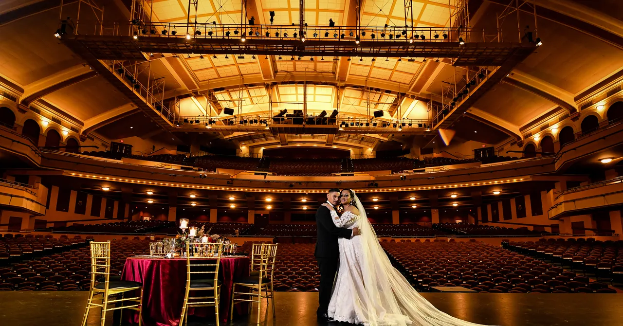 VM-WCD-Milwaukee-Miller High Life Theatre-Wedding-009