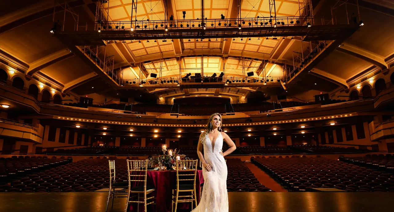 VM-WCD-Milwaukee-Miller High Life Theatre-Wedding-013