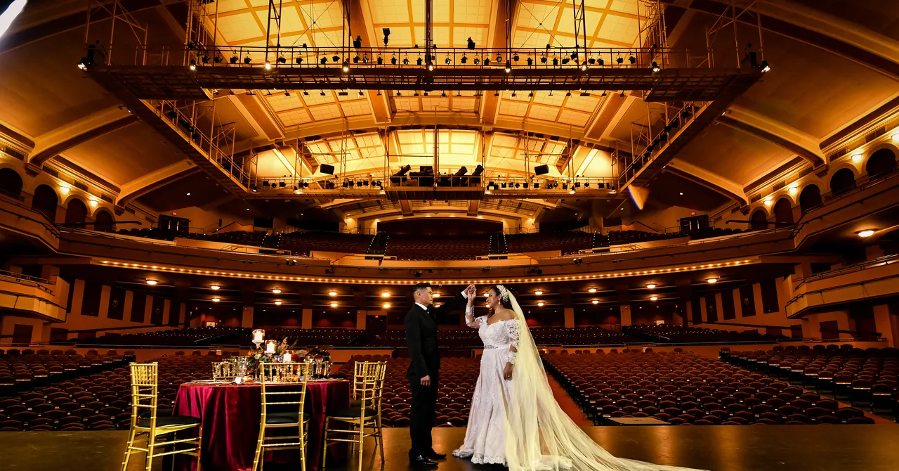 VM-WCD-Milwaukee-Miller High Life Theatre-Wedding-008