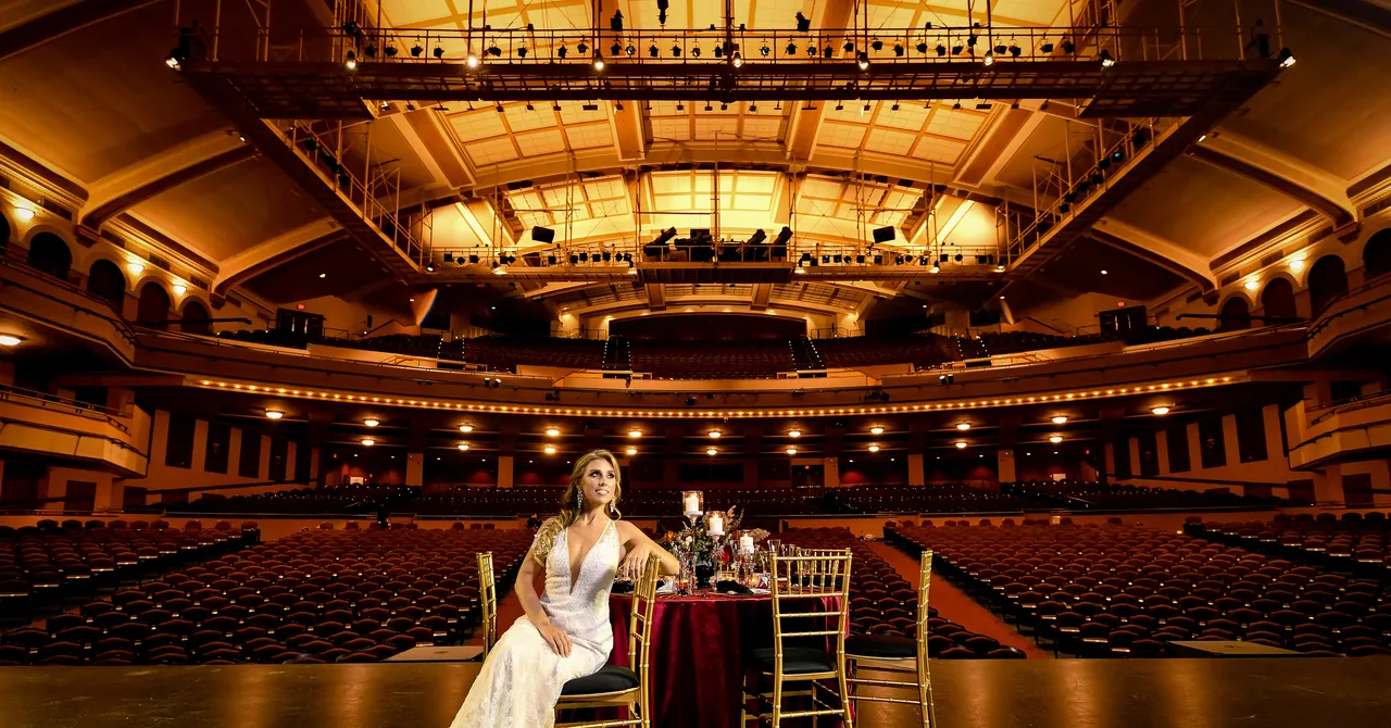 VM-WCD-Milwaukee-Miller High Life Theatre-Wedding-012