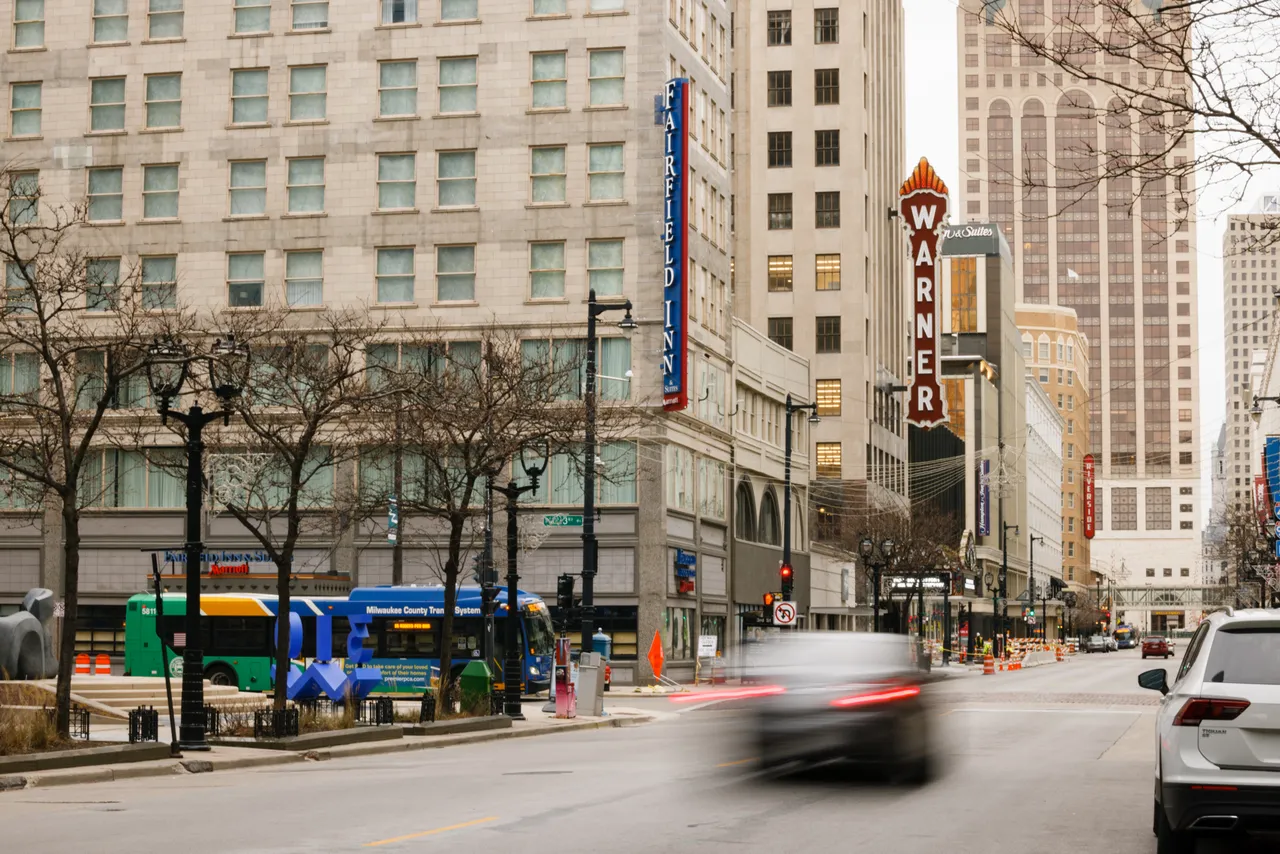 NeighborhoodMKE_20201216_054