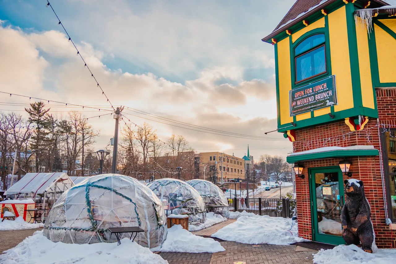 JMKE Photography - Visit Milwaukee - Winter Outdoor Dining - 01.05.2021-41