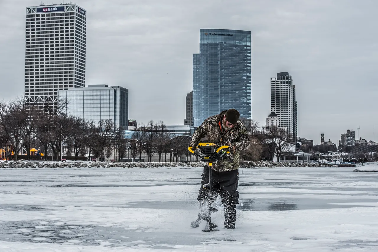 VM-IceFishingMKE_007