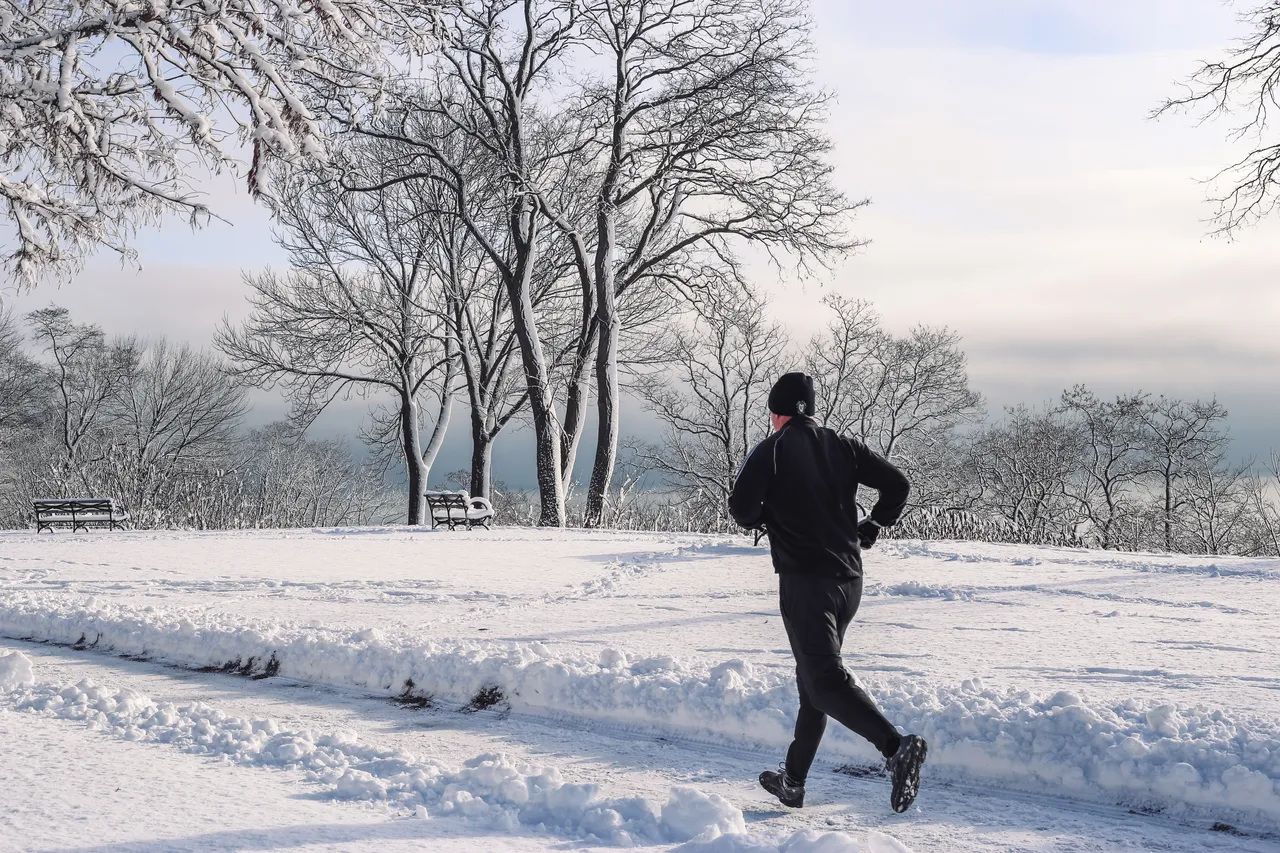 VM-Winter-East Side-Running