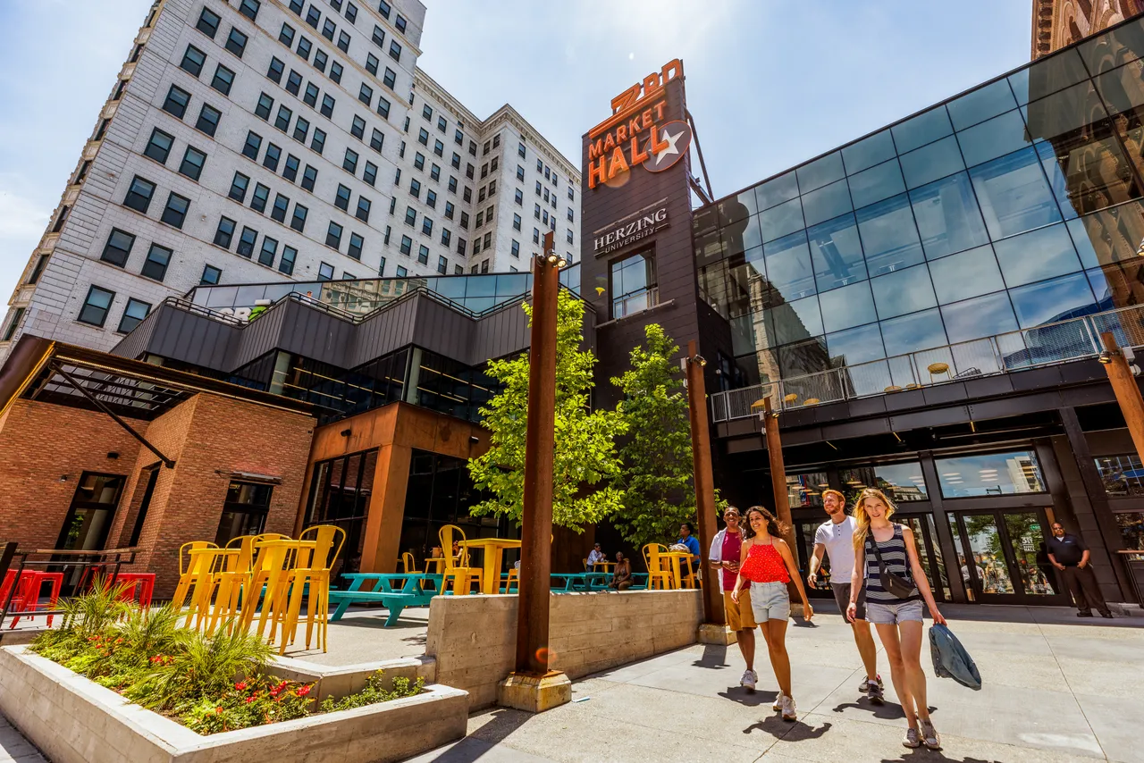VM_Summer22_HDNickCollura_3rdStreetMarketHall_110