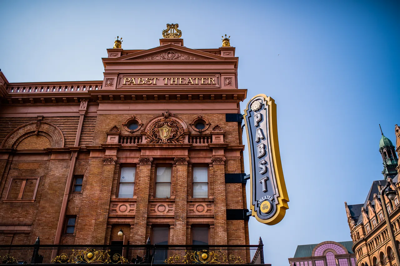 VM_PabstTheaterBladeSign-5